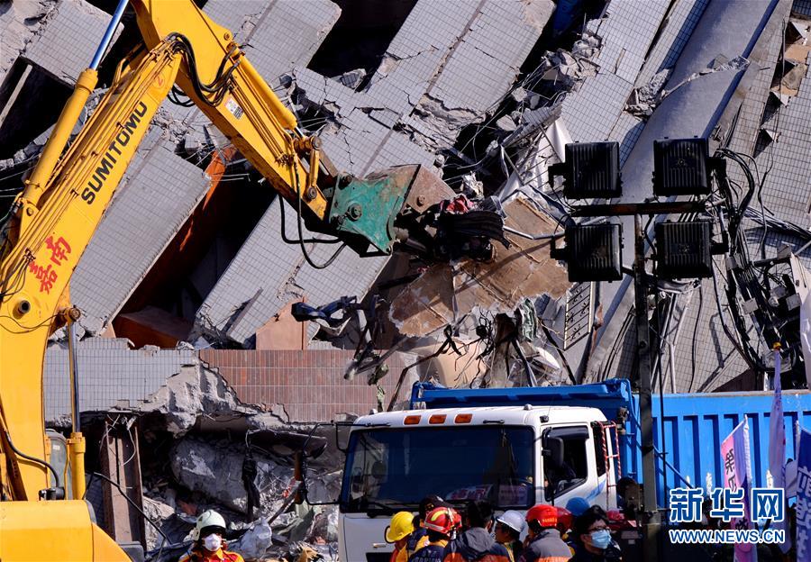 （高雄地震）（2）地震遇难人数上升至41人　重型机具多点救援