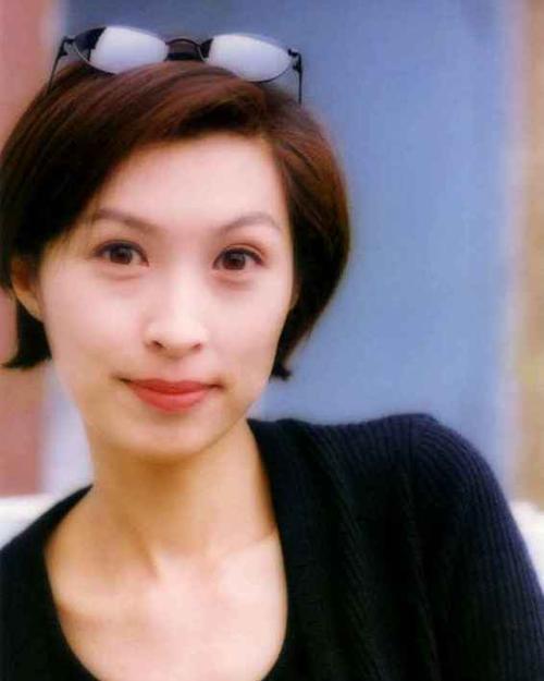 [新华网云南频道]TVB艺人变大叔大妈 郭蔼明色