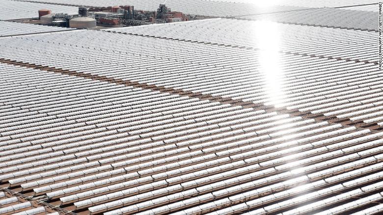 摩洛哥沙漠中建起世界最大太阳能发电厂