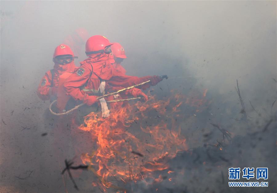 #(社会)(1)四川凉山举行森林灭火演练