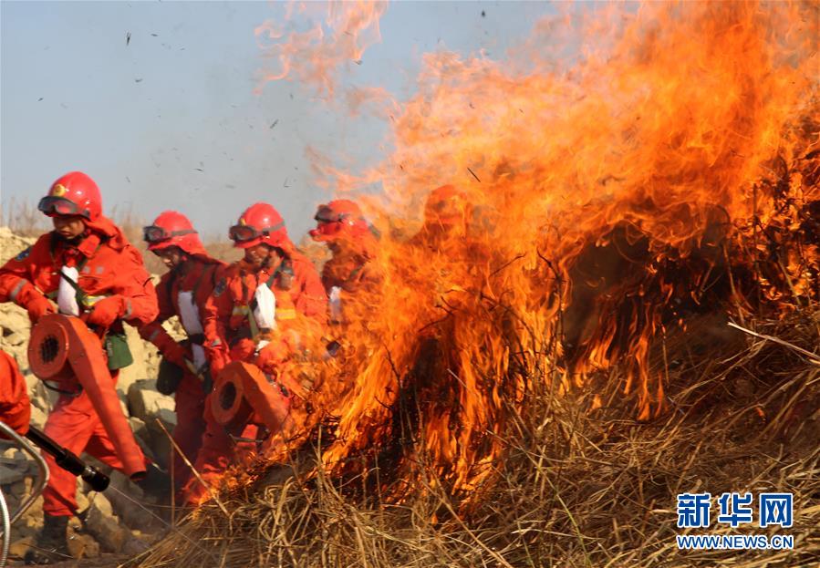 #（社会）（3）四川凉山举行森林灭火演练