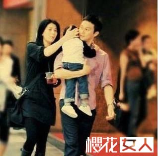 何炅结婚了吗有几个小孩 c03fd55670b2182e048c05.jpg