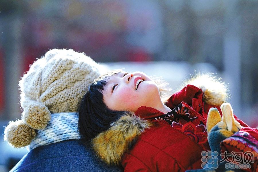 暖暖新年:有一种美 叫做阳光照耀孩子的笑