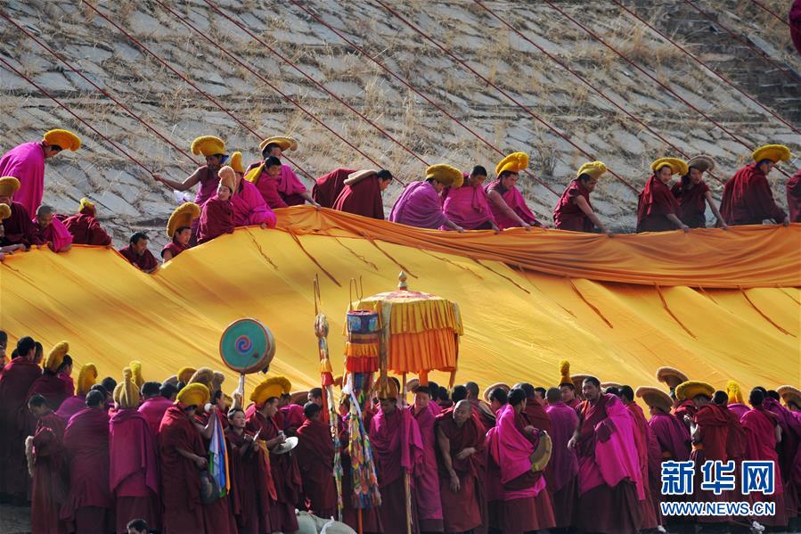 （XHDW）（5）甘肃拉卜楞寺举行正月晒佛法会 