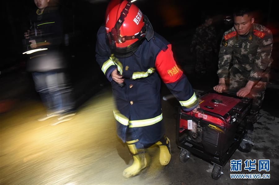 （新華直擊）（3）貴州劍河縣一村寨發生寨火 60多棟房屋被毀