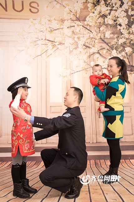 "狱警世家"全家福 揭秘警察别情温情[组图]