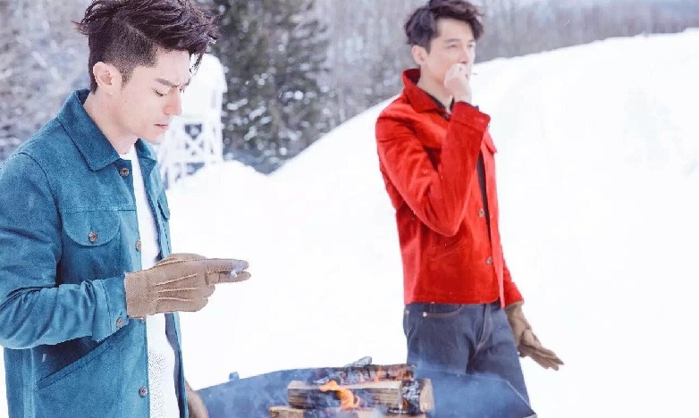 胡歌霍建华封面大片曝光 二人雪地里"撒野(图)