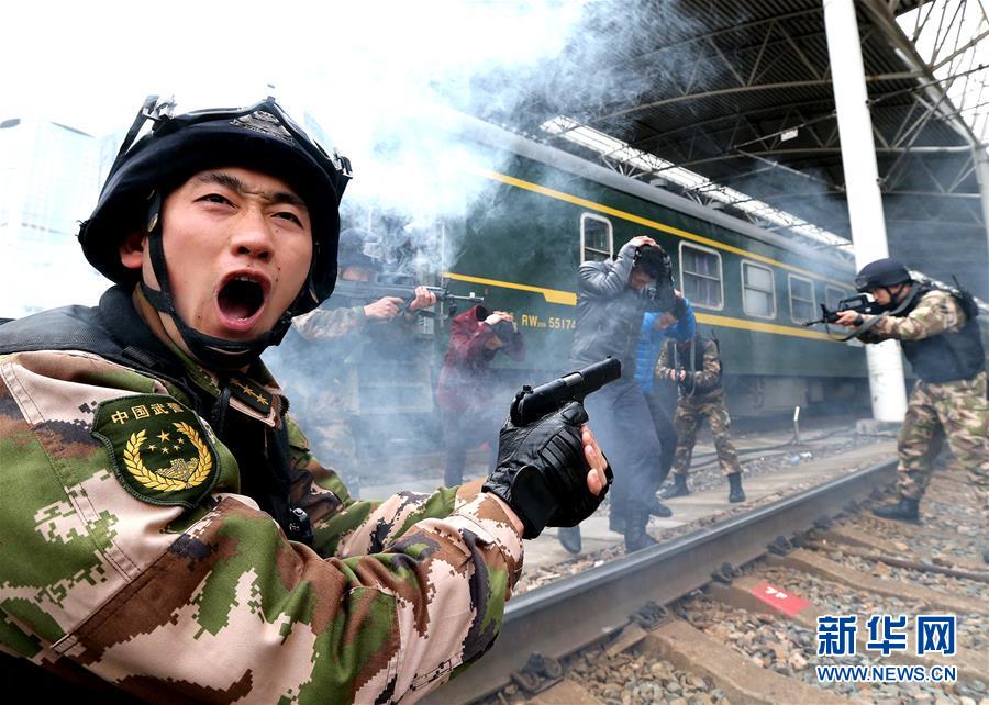 （社会）（2）反劫持演练保铁路平安