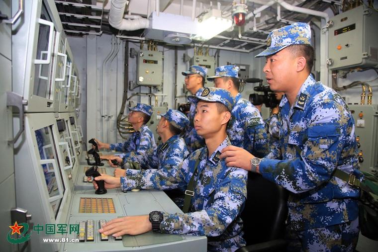 中國海軍艦艇編隊奔赴南海實彈演練【6】