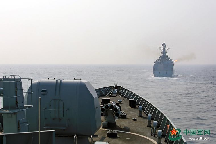 中国海军舰艇编队奔赴南海实弹演练【9】