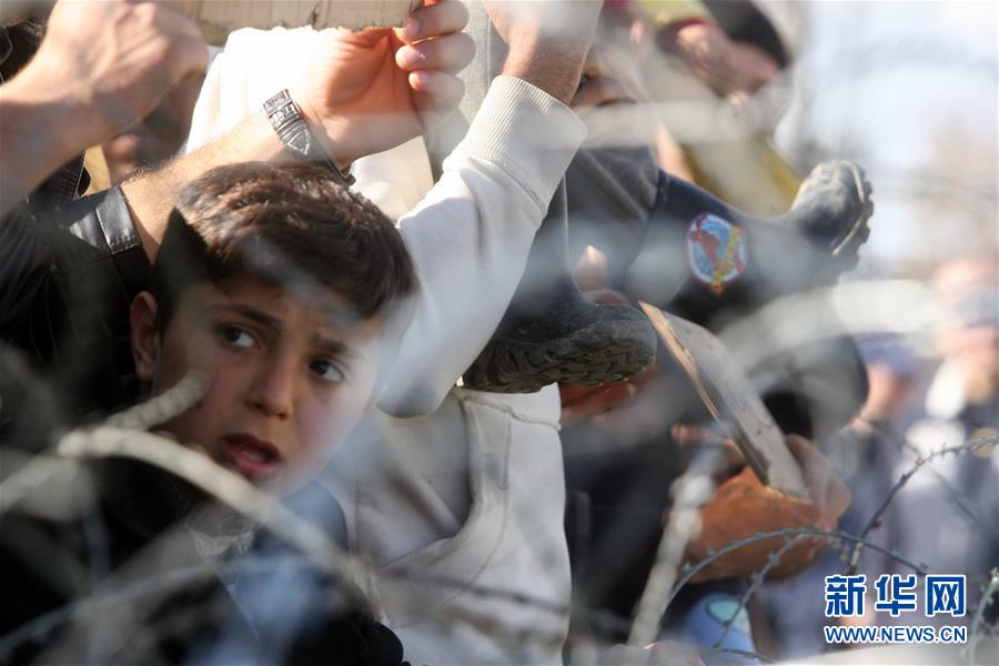 大量難民滯留希臘與馬其頓邊界