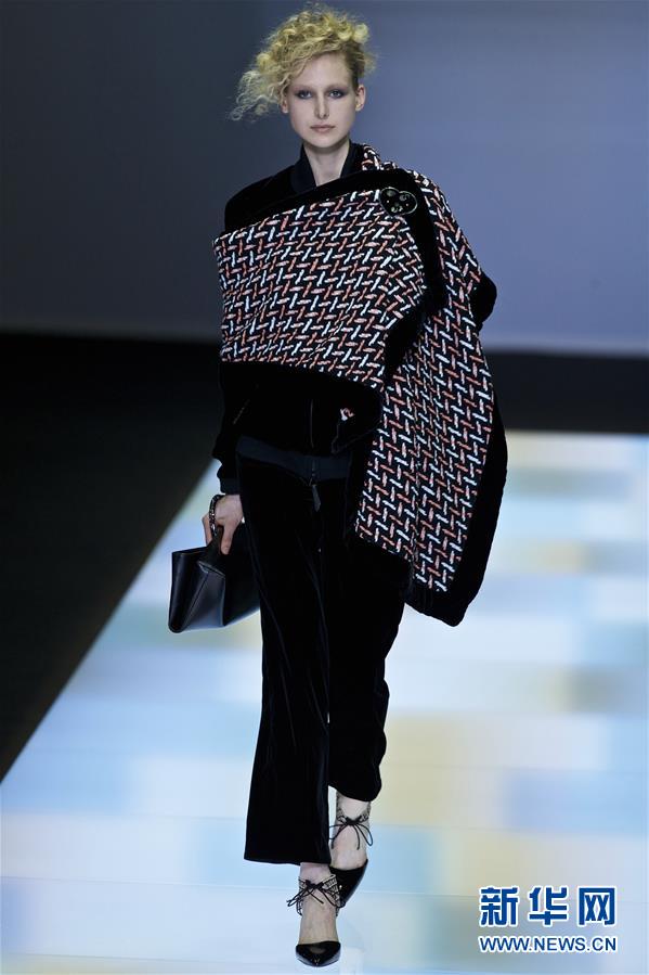 （国际）（3）乔治·阿玛尼：黑色天鹅绒华丽亮相