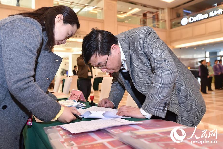 2016全国两会：政协委员陆续报到