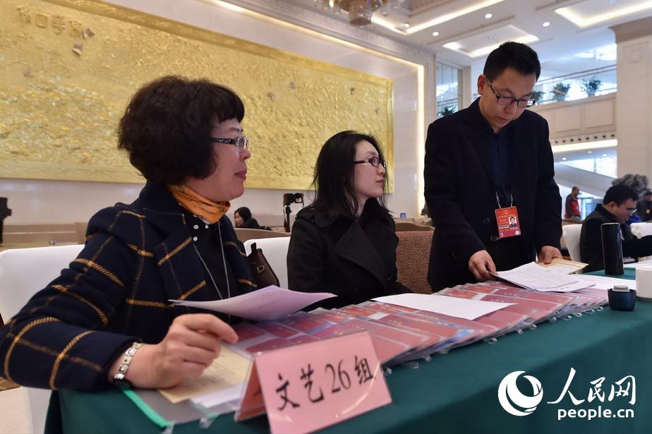 2016全国两会：政协委员陆续报到