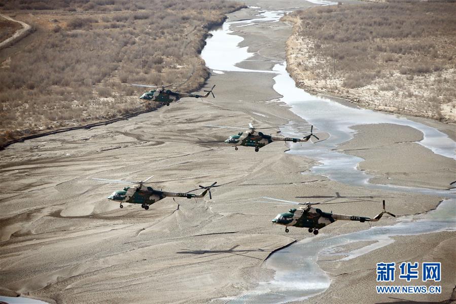 （军事）（1）新疆军区某陆航旅进行实战化飞行训练
