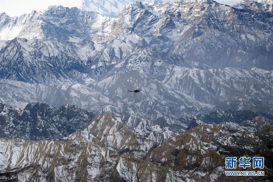 （軍事）（2）新疆軍區某陸航旅進行實戰化飛行訓練