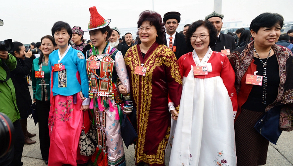 两会上的那些少数民族的'花儿们'