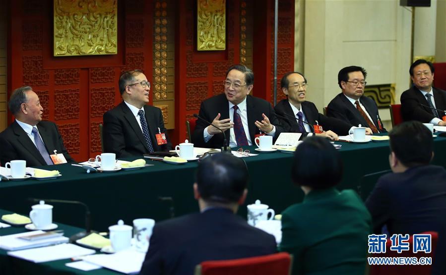 七常委参加地方代表团审议