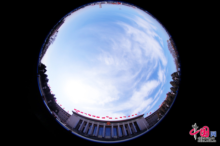  人民大会堂、天安门广场、人民英雄纪念碑外部全景。中国网 郑亮摄