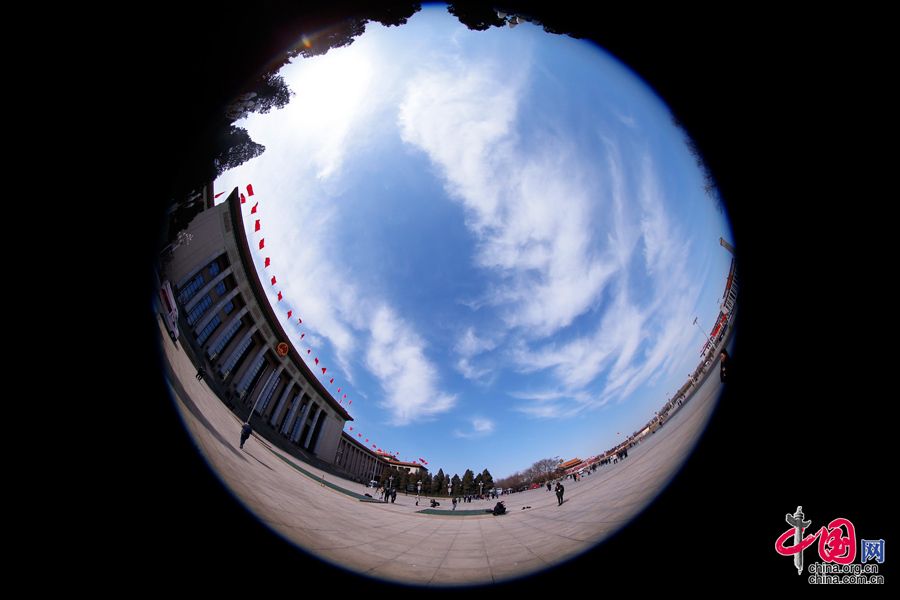 人民大会堂外部场景。中国网 郑亮摄