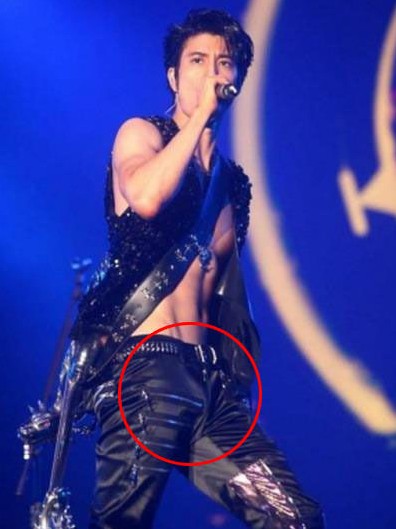 激情戏撩人过头了 女星露点 男星现生理激凸(图)