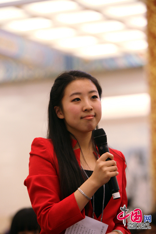 2012年兩會，中國網記者在全國政協十一屆五次會議新聞發佈會上向發言人提問。中國網 楊佳 攝