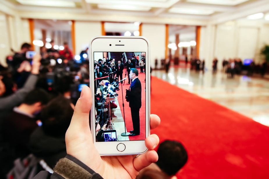 3月9日，交通运输部部长杨传堂在十二届全国人大四次会议第二次全体会议前接受媒体采访。 新华社记者张铖摄
