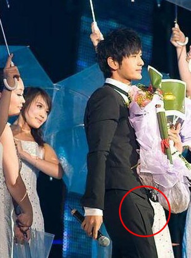 女星露点 男星现生理激凸:激情戏撩人过头了(图)