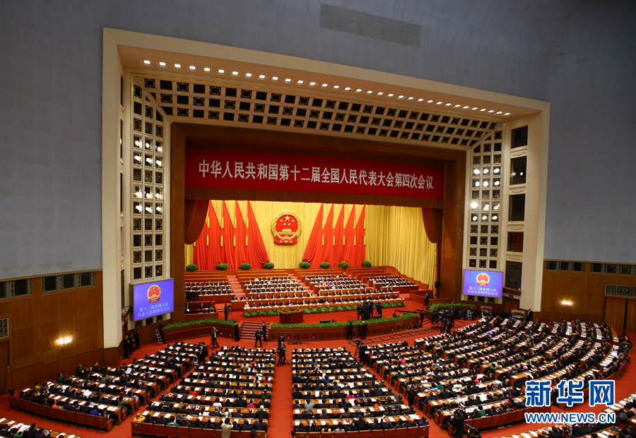 习近平出席全国人大全体会议 审议两高工作报告
