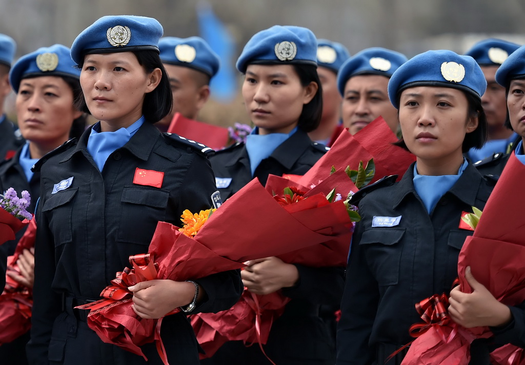 3月12日，維和警察防暴隊女隊員在歡迎儀式上。 新華社記者朱崢攝