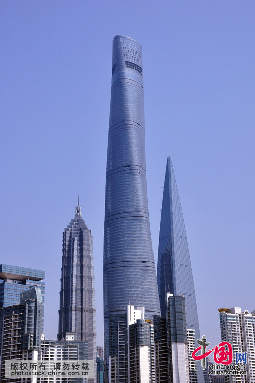 3月16日拍攝的備受關注的中國第一、世界第二高樓上海中心大廈（圖中最高建築）目前已經完工，正在積極準備相關事宜，即將正式開業。中國網圖片庫 周東潮 攝