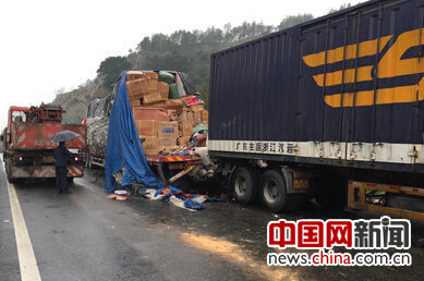 沈海高速连江县境内发生三车追尾事故 致一死一伤