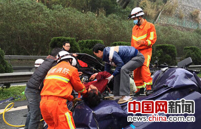 沈海高速连江县境内发生三车追尾事故 致一死一伤