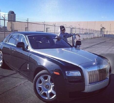 洛杉矶站_美国世界华人网炫豪宅后又开始炫豪车 黄子韬是娱乐圈的小