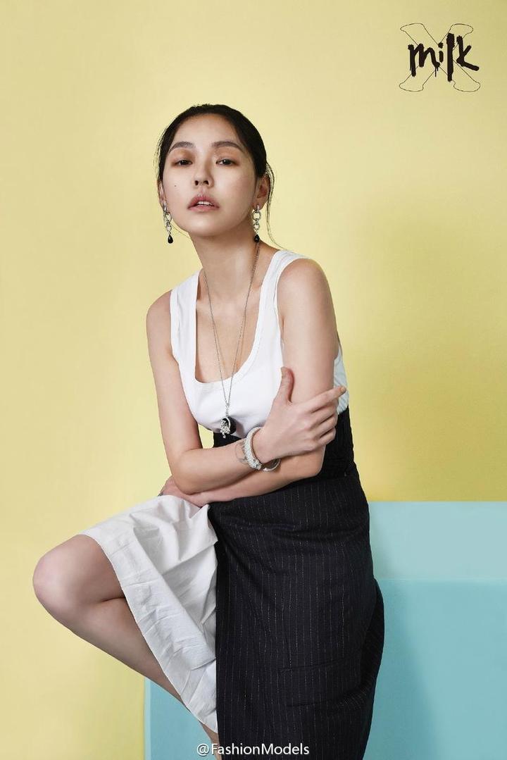 小s最新杂志大片曝光 37岁辣妈大露纤腰(组图)