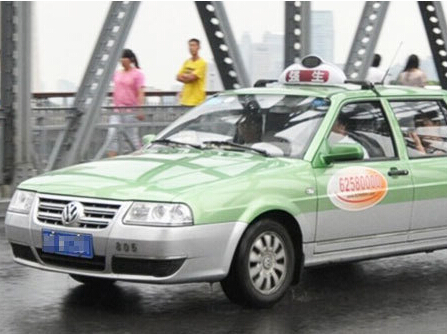 上海试点出租车驾驶员退休返聘年龄放宽至65