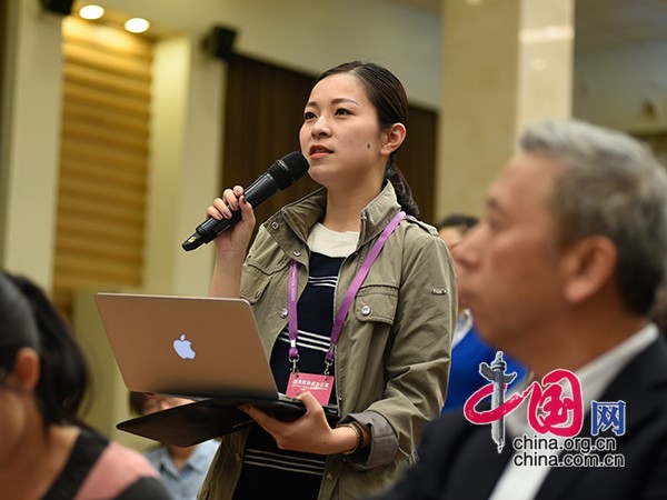 国务院政策吹风会:降低企业社保缴费费率和住