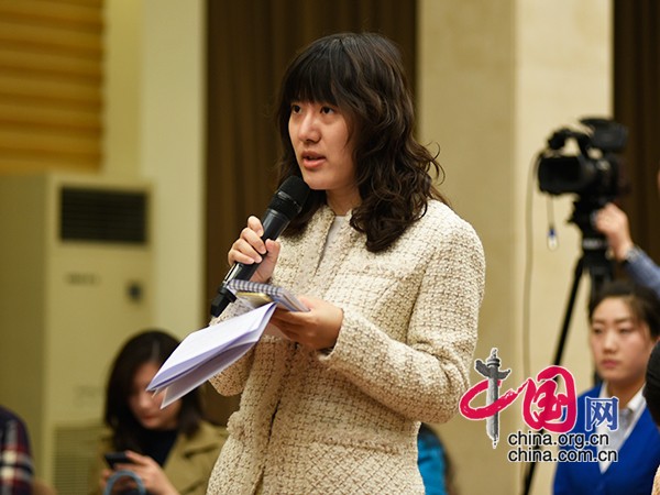 国务院政策吹风会:降低企业社保缴费费率和住