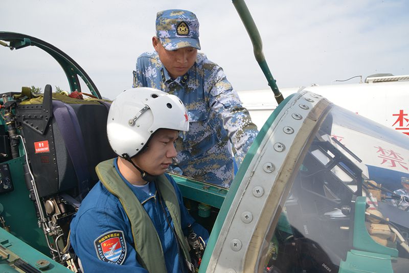 航空机务保障模范中队-62年安全保障飞行无事故