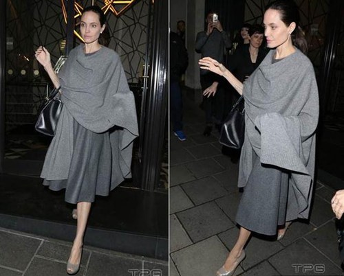 40岁朱莉暴瘦型仅有34公斤 经典角色美艳动人