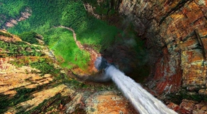 飞流直下三千尺！无人机拍摄世界最长瀑布