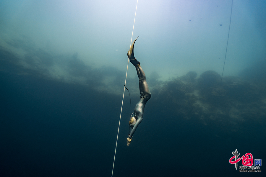 中国女孩巴哈马自由潜水深度挑战赛中单项摘银