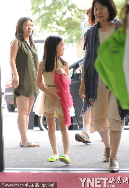 揭离异明星子女现状 王菲李嫣巴黎开心度假(图)