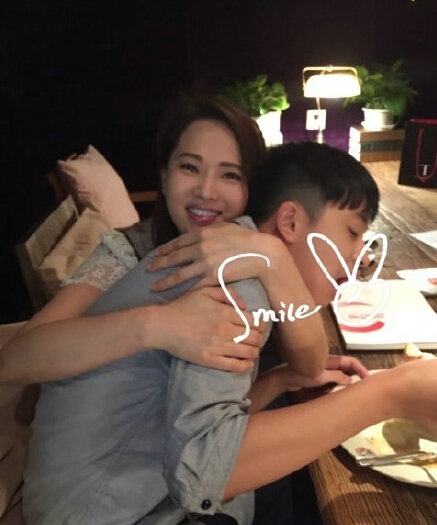 揭离异明星子女现状 王菲李嫣巴黎开心度假(图)