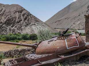 大国坟场：实拍阿富汗山谷残存的苏军坦克