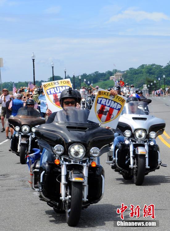 华盛顿举行滚雷摩托车大游行以纪念阵亡将士