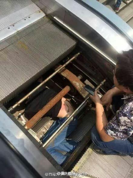 重庆电梯吞人 维修工全身搅入电梯画面骇人
