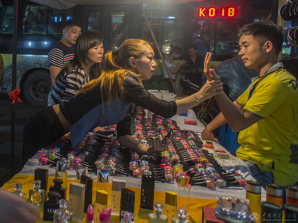 《留驻青春的小巷》谭秋民作品