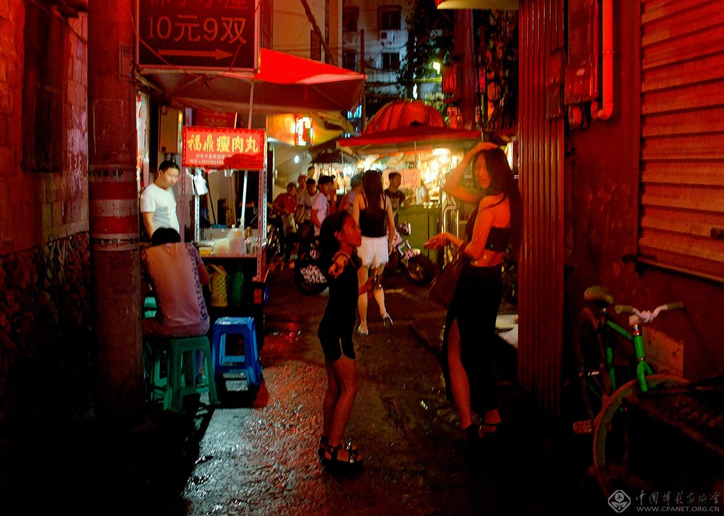潍坊街道“德阳香山巷到底是干嘛的”街拍图文 - 大全