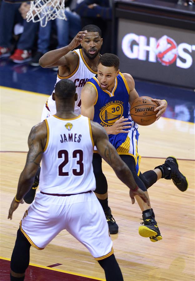 （体育）（2）篮球——NBA总决赛第四场：骑士不敌勇士
